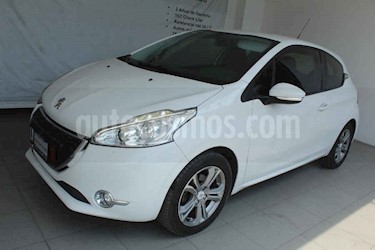 Peugeot 208 3p Allure L4/1.6 Man usado (2014) color Blanco precio $135,000