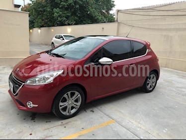 Peugeot 208 1.6L Feline 3P NAV usado (2016) color Rojo precio $165,000