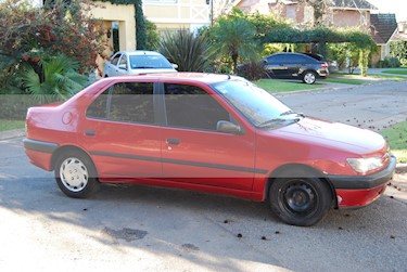foto Peugeot 306 SRD usado (1996) color Bordó precio $95.000