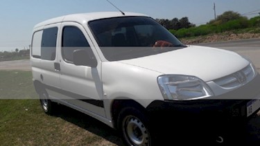 foto Peugeot Partner Furgón Confort 1.4 usado (2017) color Blanco