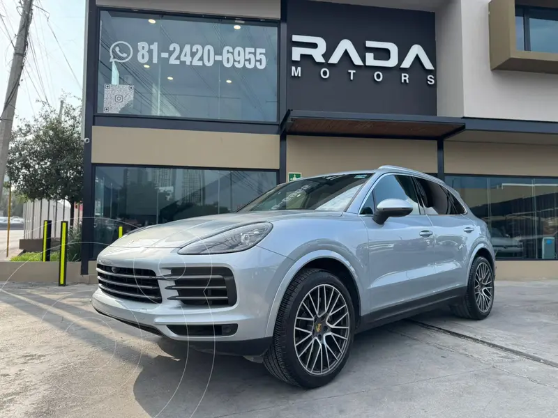 Foto Porsche Cayenne 3.0L usado (2022) color plateado precio $1,490,000