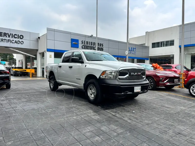 Foto RAM 1500 Classic Crew Cab 4x4 V8 usado (2021) color Blanco financiado en mensualidades(enganche $164,673 mensualidades desde $10,972)