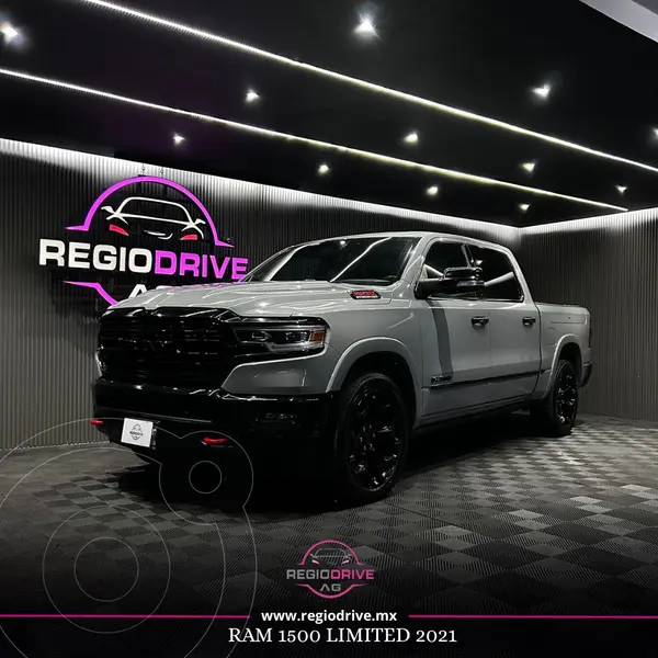Foto RAM 1500 Classic Crew Cab 4x4 V8 usado (2021) color Granito precio $819,900