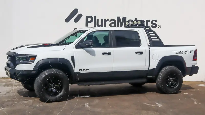 Foto RAM 1500 TRX Crew Cab 4x4 usado (2023) color Blanco financiado en mensualidades(enganche $549,780 mensualidades desde $46,842)
