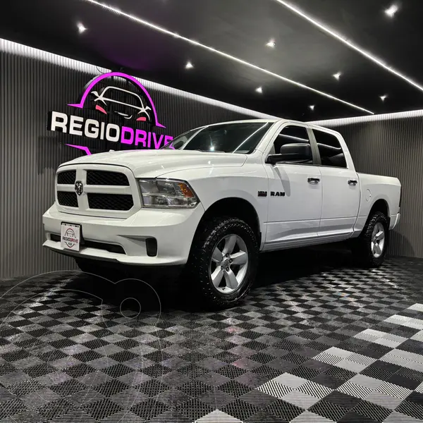 Foto RAM 1500 SLT 1500 Trabajo 3.6L Aut 4x4 usado (2016) color Blanco precio $369,900