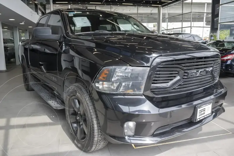 Foto RAM 1500 Hemi Sport Crew Cab 5.7L 4x4 usado (2021) color Negro financiado en mensualidades(enganche $124,265 mensualidades desde $10,185)
