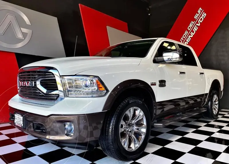 Foto RAM 1500 Longhorn 4x4 5.7L usado (2018) color Blanco precio $529,000