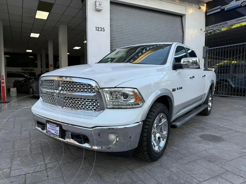 Foto RAM 1500 Laramie Crew Cab 5.7L 4x4 usado (2015) color Blanco precio $415,000
