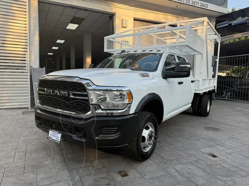 Foto RAM 4000 6.7L Chasis Crew Cab 4x4 usado (2024) color Blanco precio $889,900
