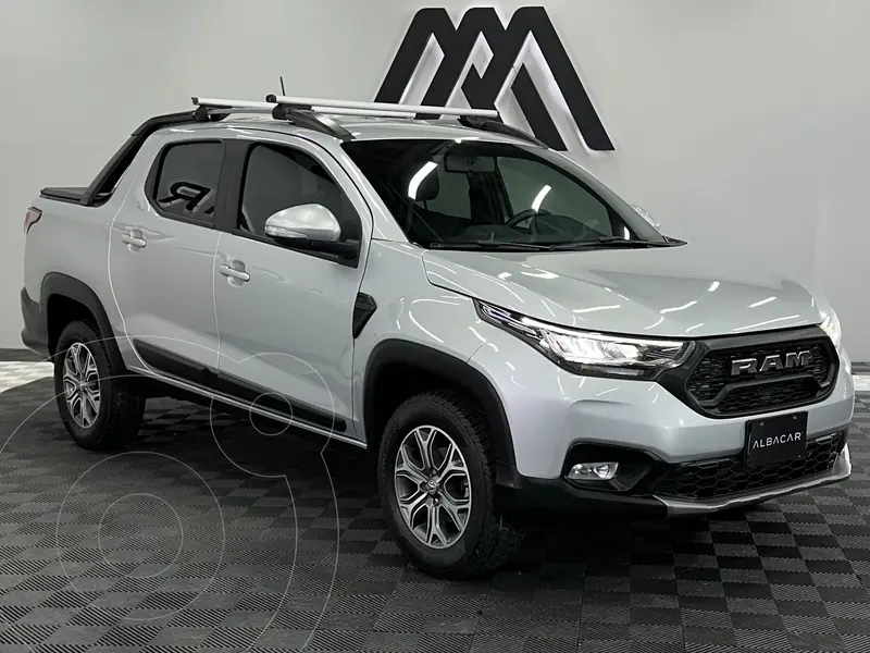 Foto RAM 700 Laramie Crew Cab usado (2022) color plateado precio $339,999