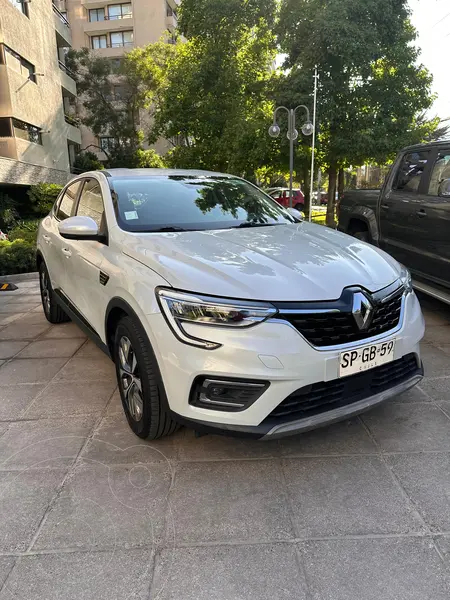 Foto Renault Arkana Intens Tech usado (2023) color Blanco precio $15.800.000