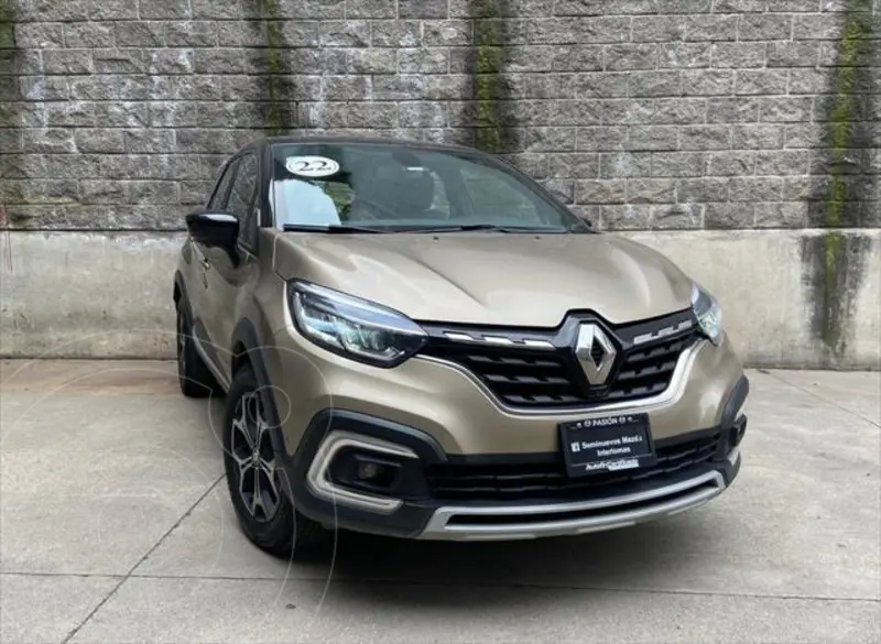Foto Renault Captur Iconic CVT usado (2022) color Dorado precio $300,000