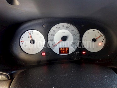 foto Renault Clio 4P 1.2 Tric Pack usado (2009) color Gris precio $168.000