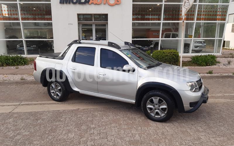 foto Renault Duster Oroch Outsider Plus 2.0 usado (2016) color Gris Acero precio $1.680.000