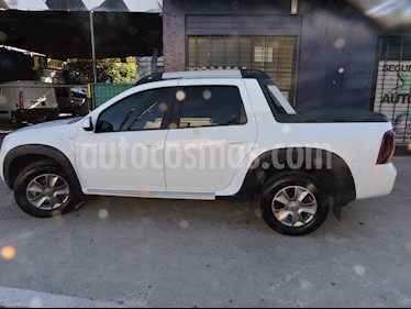 foto Renault Duster Oroch Outsider Plus 2.0 usado (2018) color Blanco Glaciar precio $678.000