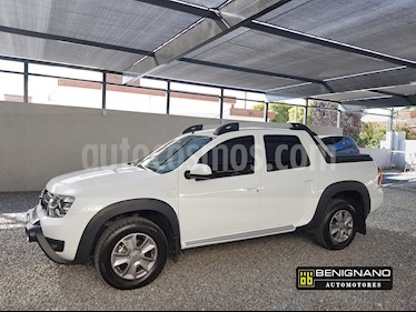 foto Renault Duster Oroch Outsider Plus 2.0 usado (2018) color Blanco Glaciar precio $739.000
