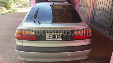 foto Renault Laguna RXE 2.0 usado (2001) color Gris precio $135.000