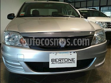 foto Renault Logan 1.6 Expresión Pack II usado (2012) color Gris Claro precio $1