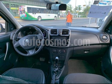 Foto venta Auto usado Renault Logan 4p Expression L4/1.6 Aut (2016) color Blanco precio $135,000