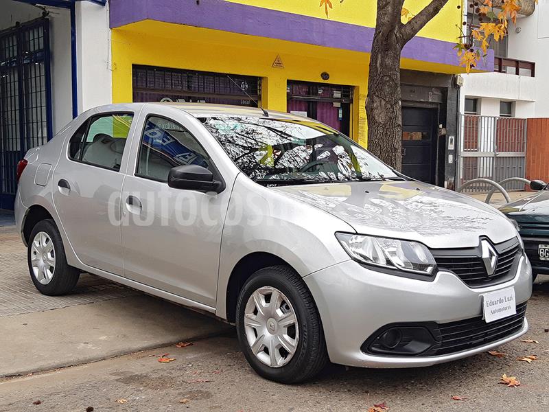 foto Renault Logan 1.6 Authentique Pack I usado (2014) color Plata precio $698.000
