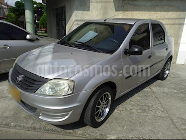 foto Renault Logan 1.4L Familier usado (2012) color Gris Platino precio $17.000.000
