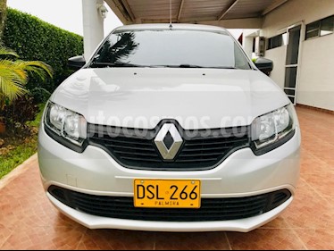 foto Renault Logan 1.6L Dynamique usado (2018) color Gris precio $21.000.000