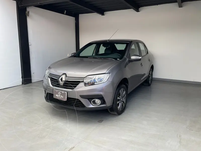 Foto Renault Logan Intens usado (2023) color plateado precio $258,000