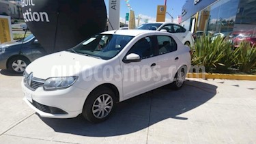 foto Renault Logan 4p Expression L4/1.6 Aut usado (2016) color Blanco precio $135,000