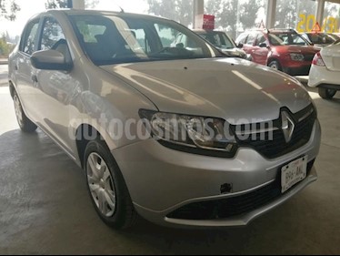 foto Renault Logan Expression usado (2017) color Plata precio $130,000