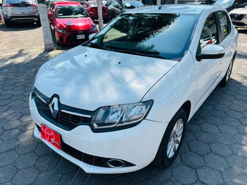 Foto Renault Logan Dynamique usado (2017) color Blanco precio $117,000