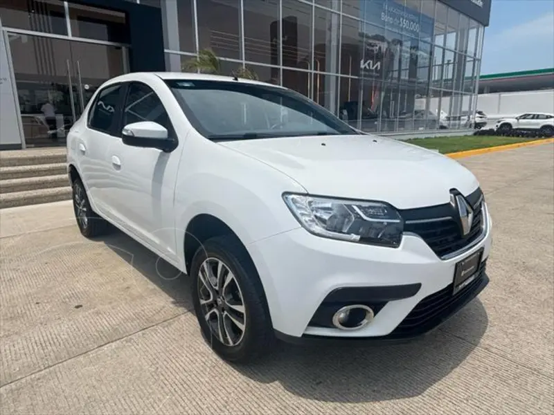 Foto Renault Logan Intens Aut usado (2024) color Blanco financiado en mensualidades(enganche $56,540 mensualidades desde $6,877)