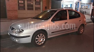 foto Renault Mégane II 1.6 Confort Plus usado (2006) color Gris precio $128.000