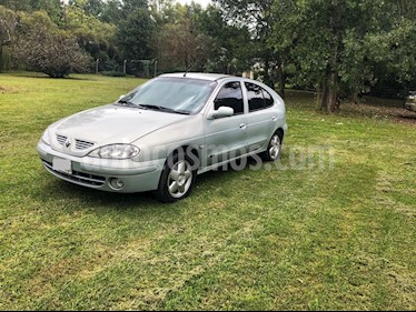 foto Renault Mégane II Tric 1.6 Expression usado (2005) color Gris precio $140.000