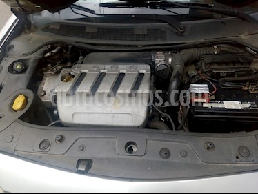 foto Renault Mégane ll Hatchback 2.0L Dynamique usado (2005) color Gris precio $14.000.000