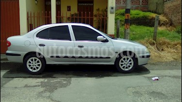 foto Renault Mégane 16 usado (2002) color Gris precio $7.000.000