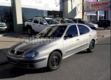 foto Renault Mégane Tric 1.6 Pack GNC usado (2007) color Dorado precio $170.000