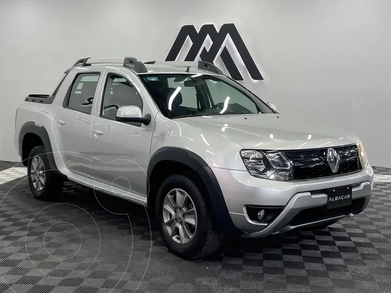 Foto Renault Oroch Outsider usado (2021) color Gris precio $277,999