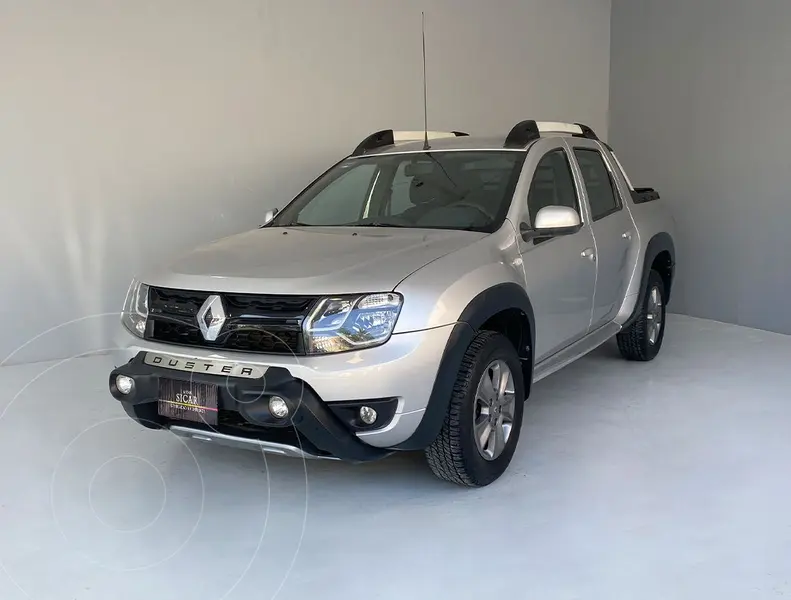 Foto Renault Oroch Outsider usado (2020) color plateado precio $259,000