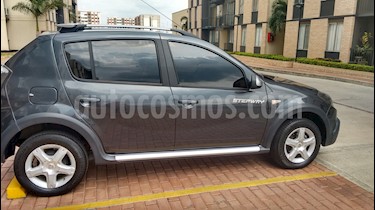 foto Renault Sandero Stepway 1.6L Full usado (2015) color Gris Cometa precio $30.000.000