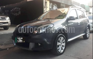 foto Renault Sandero Stepway 1.6L Privilege usado (2013) color Gris Oscuro precio $500.000