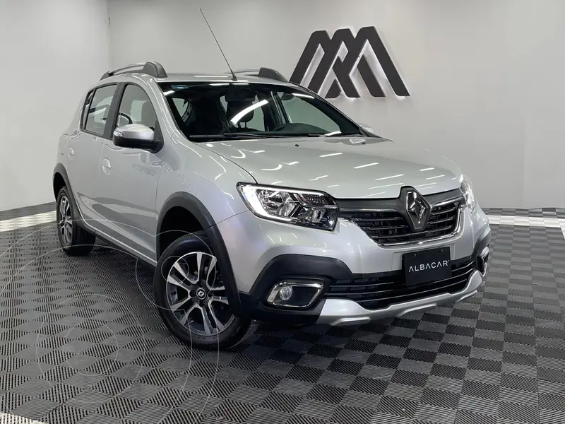 Foto Renault Stepway Intens usado (2024) color plateado precio $316,999