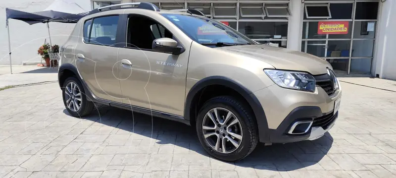 Foto Renault Stepway Intens Aut usado (2023) color Beige Arena financiado en mensualidades(enganche $73,779 mensualidades desde $5,999)