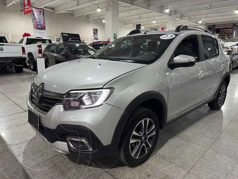 Foto Renault Stepway Intens Aut usado (2023) color Plata financiado en mensualidades(enganche $65,400 mensualidades desde $5,003)