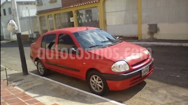 foto Renault Symbol Sinc. usado (2002) color Rojo precio u$s900