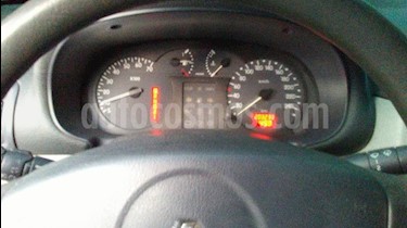 Renault Symbol 1.6L Aut usado (2005) color Plata precio u$s2.300