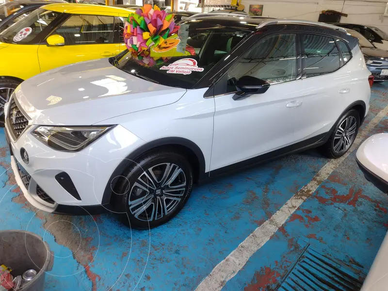 Foto SEAT Arona Xperience usado (2024) color Blanco precio $369,900