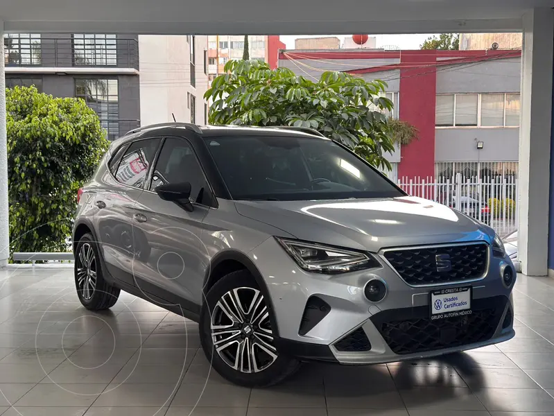 Foto SEAT Arona Xperience usado (2023) color plateado financiado en mensualidades(enganche $91,015 mensualidades desde $8,298)