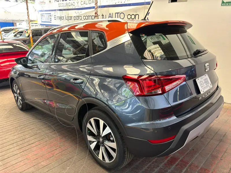 Foto SEAT Arona Style usado (2020) color Gris precio $310,000