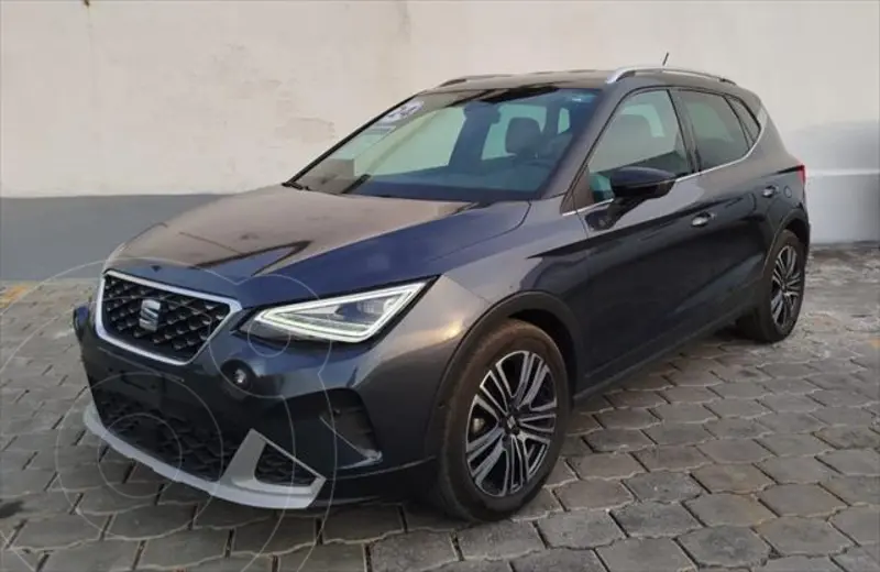 Foto SEAT Arona Xperience usado (2024) color Gris precio $378,900