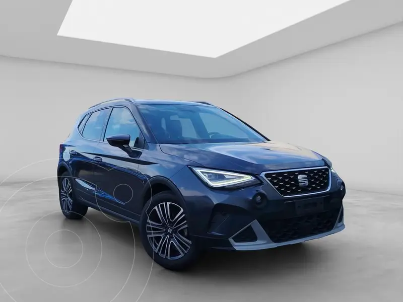 Foto SEAT Arona Xperience usado (2024) color Gris precio $372,900
